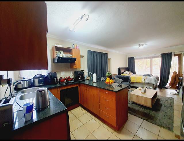 BEDROOM APARTMENT RENTED IN HALFWAY GARDENS